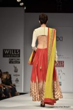 Model walk the ramp for Anand Kabra Show at Wills Lifestyle India Fashion Week 2012 day 1 on 6th Oct 2012 (123).JPG